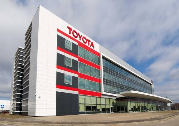 Уверенные позиции на рынке и лидерство в ключевых сегментах: Toyota подвела итоги продаж в России за 2021 год